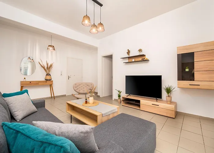 New Modern In Center Apartment